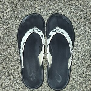 Womans  Black and White Flip Flops